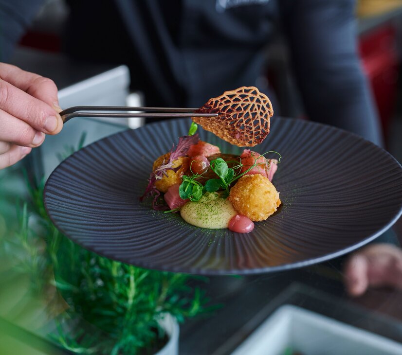 Im Geinberg5 Restaurant werden Speisen auf höchstem Niveau angerichtet | © Spa Resort Geinberg / Anzhelika Kroiss Photography