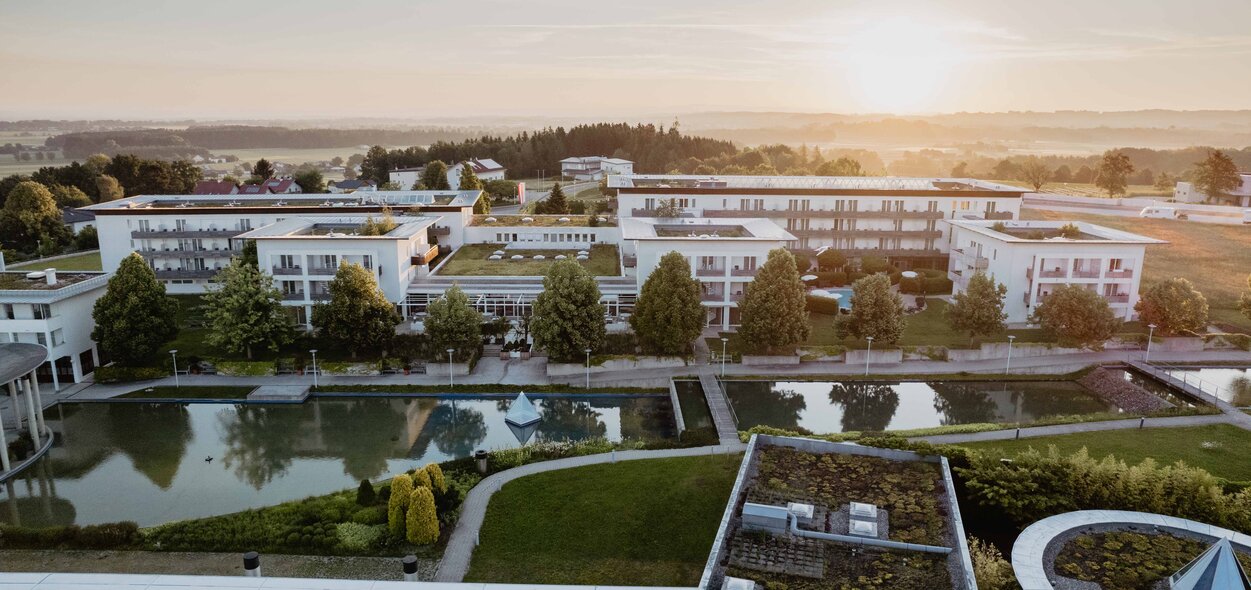 Luftaufnahme des 4*S Hotels des Spa Resort Geinberg | © Spa Resort Geinberg